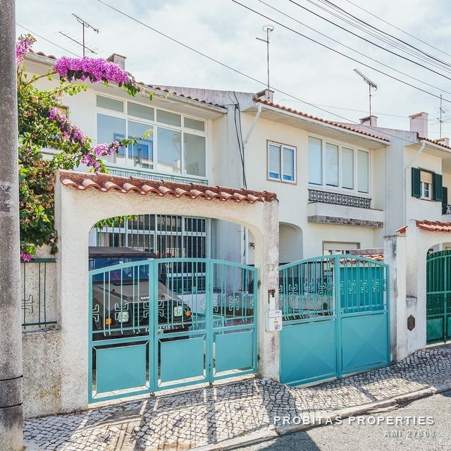 Fachada da moradia da Rua Gil Eanes